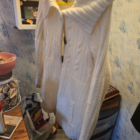 Sweater - Picture 3 of 4